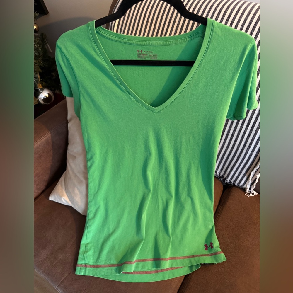 Under armour tee!